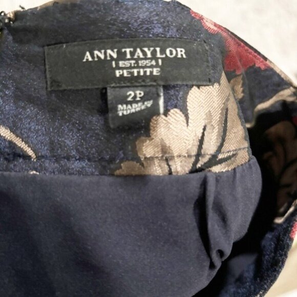 Ann Taylor Women’s Floral Jacquard Petite Pencil Skirt - Size 2P - Picture 13 of 14